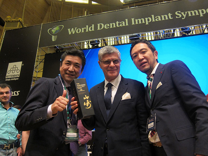 モスクワ講演のチェアマンフランス人歯科医Bernard  Touatiと友人の中川先生と